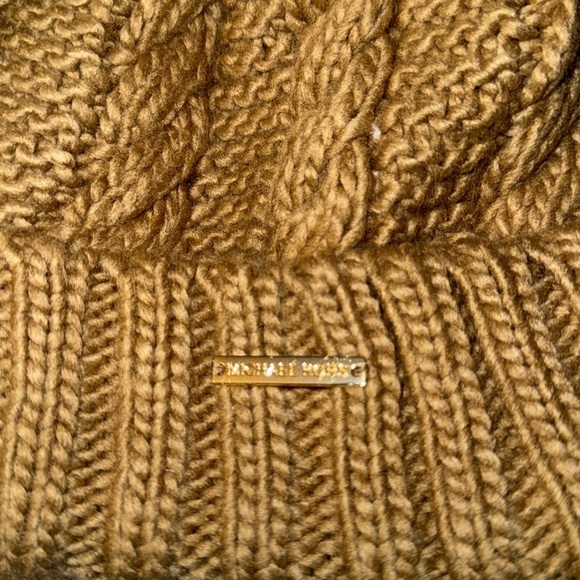 🧶 NWT Michael Kors Cable Knit Beanie – Camel with Pom Pom - Picture 5 of 5